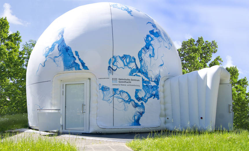 The mobile planetarium of the HZG 